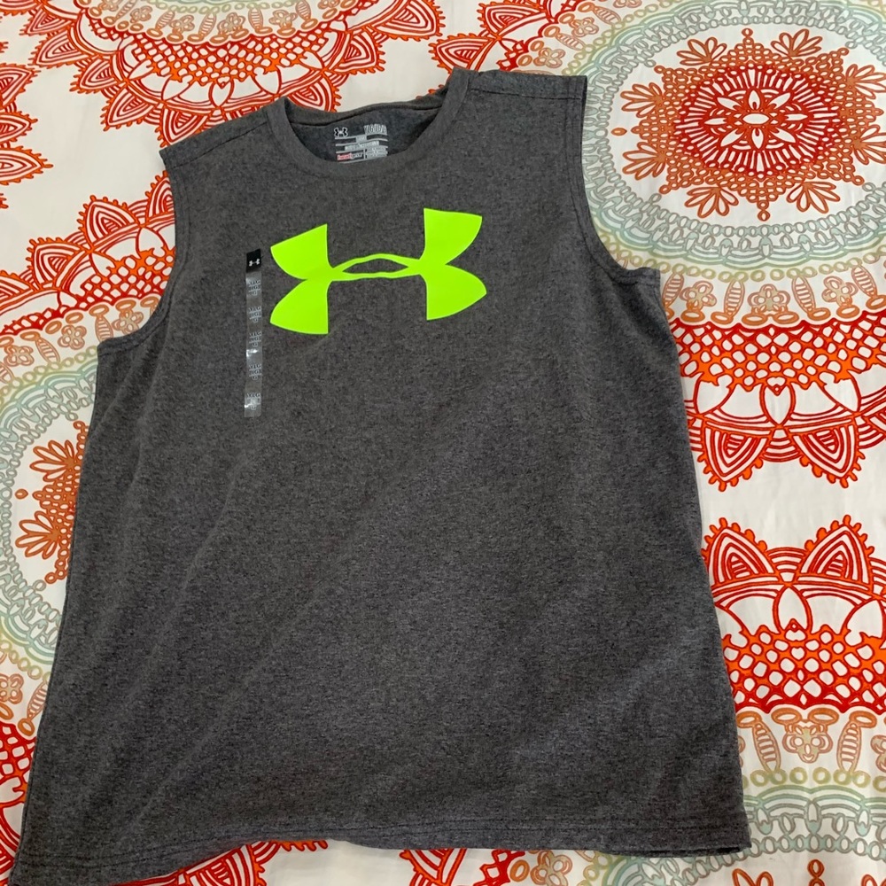 Boys UnderArmour Sleeveless shirt